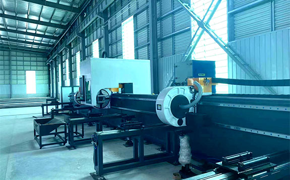 Machine de d&eacute;coupe laser de tuyaux &agrave; chargement automatique JCT3622