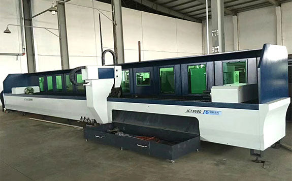 Machine de d&eacute;coupe laser &agrave; tube de serrage &agrave; 2 mandrins JCT2612