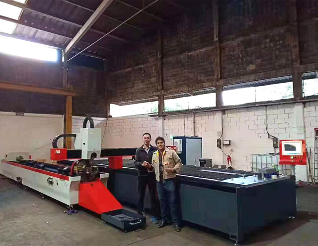 Machine de d&eacute;coupe laser &agrave; structure ouverte JLNS4020