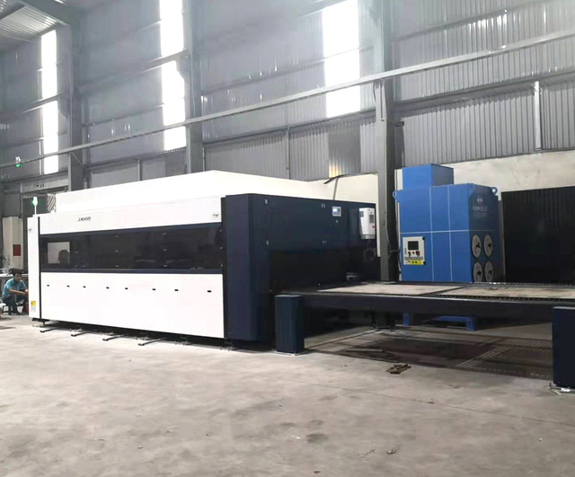 M&aacute;quina de corte a laser com extra&ccedil;&atilde;o de poeira particionada JLMD6025