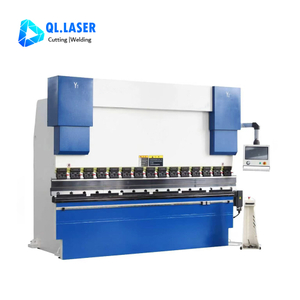 ماكينة كهروهيدروليكية صناعية مؤازرة CNC، لقطة أمامية للماكينة بالكامل لمعالجة ثني الصفائح المعدنية